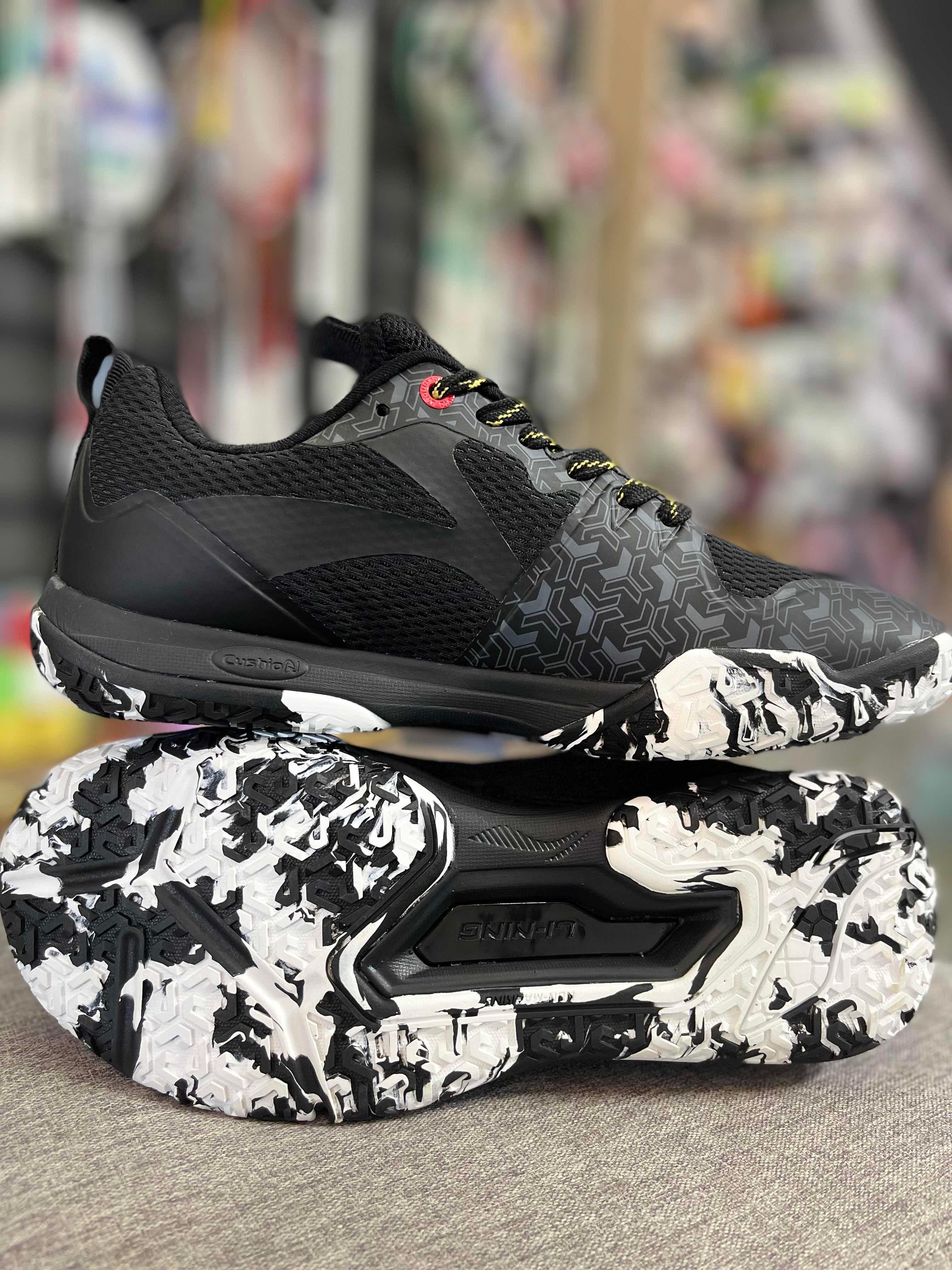 ស្បែកជើង Li-Ning ខ្មៅ