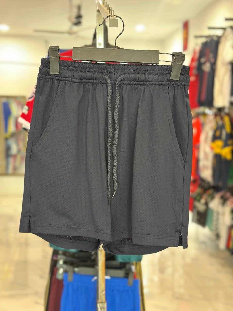 ខោមានហោបៅពណ៍ខ្មៅ