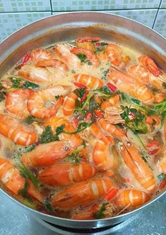 បង្កងតុងយ៉ាំ . ស្ងោរជ្រក់បង្កង