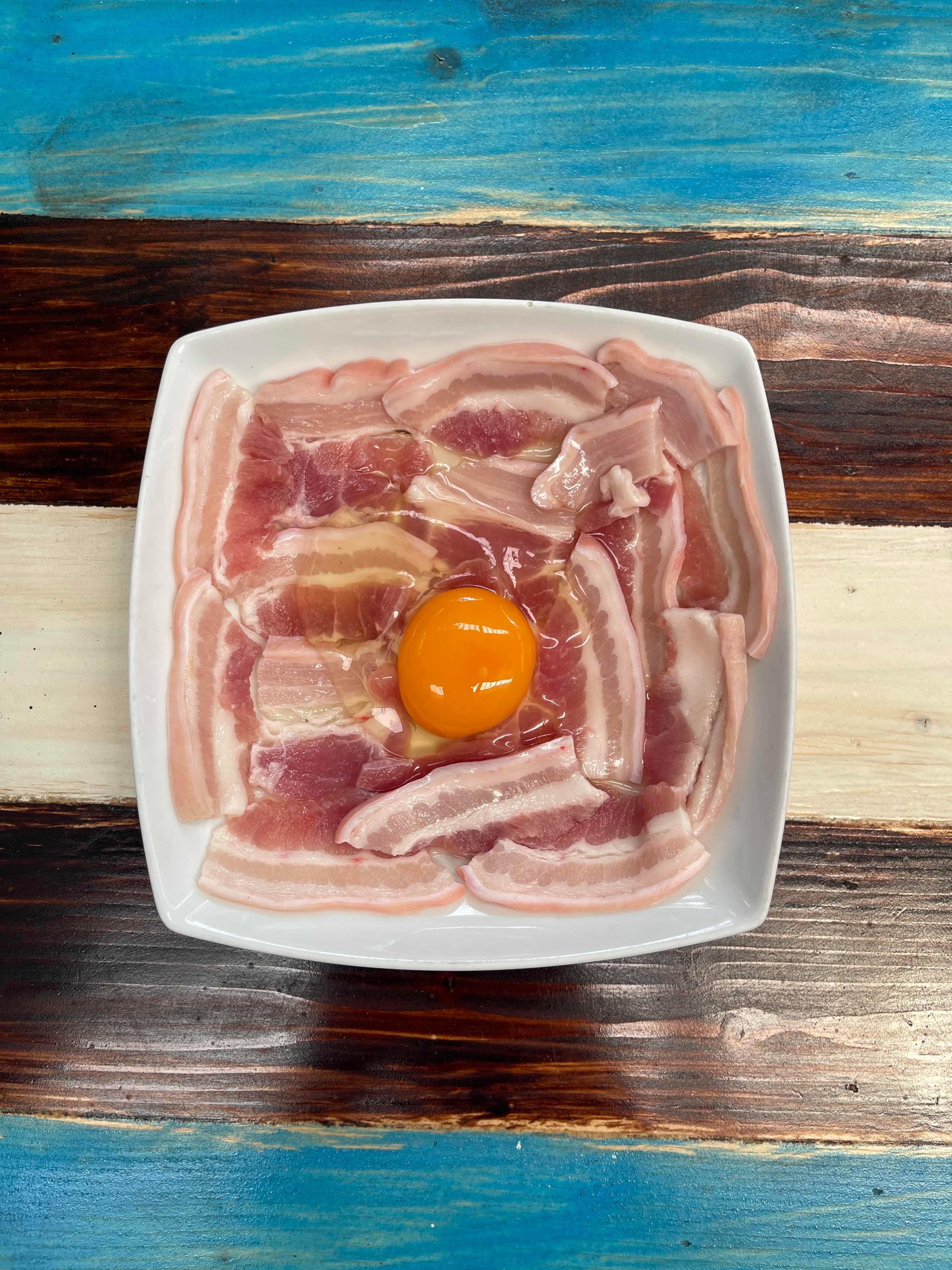 ថែមសាច់ជ្រូកបីជាន់