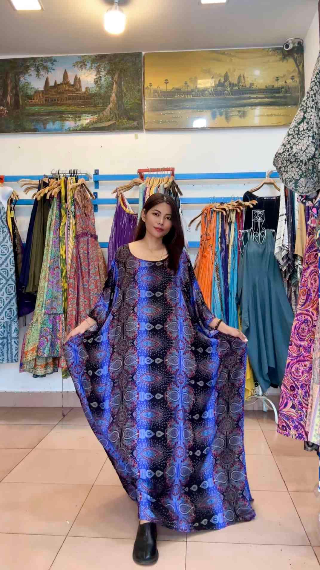 រ៉ូបមេអំបៅវែង E