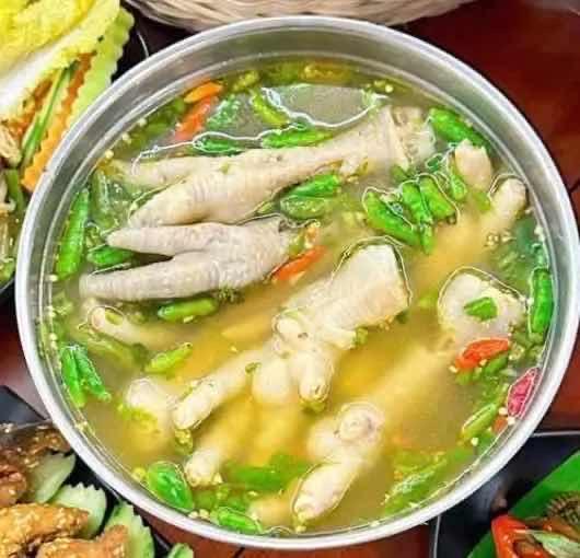 ស៊ុបជើងមាន់ជូរហិល