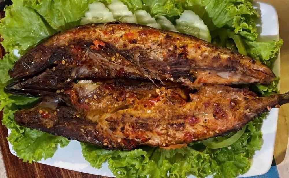 ត្រីសាបាក់អាំងអំបិលម្ទេស