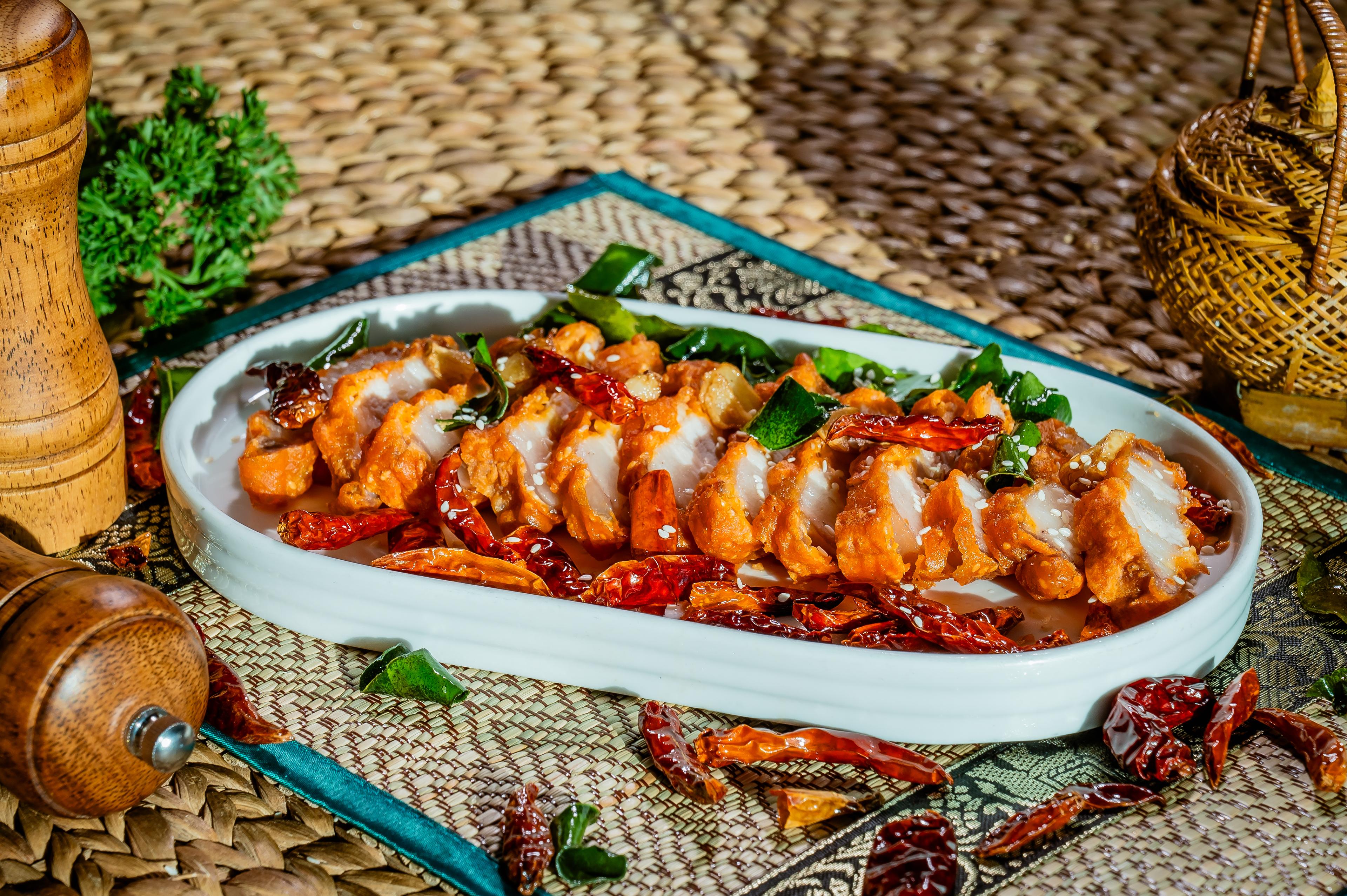 សាច់ជ្រូកបំពងឈៀងម៉ៃ Deep fried pork in CHIANGMAI style 清迈炸猪肉