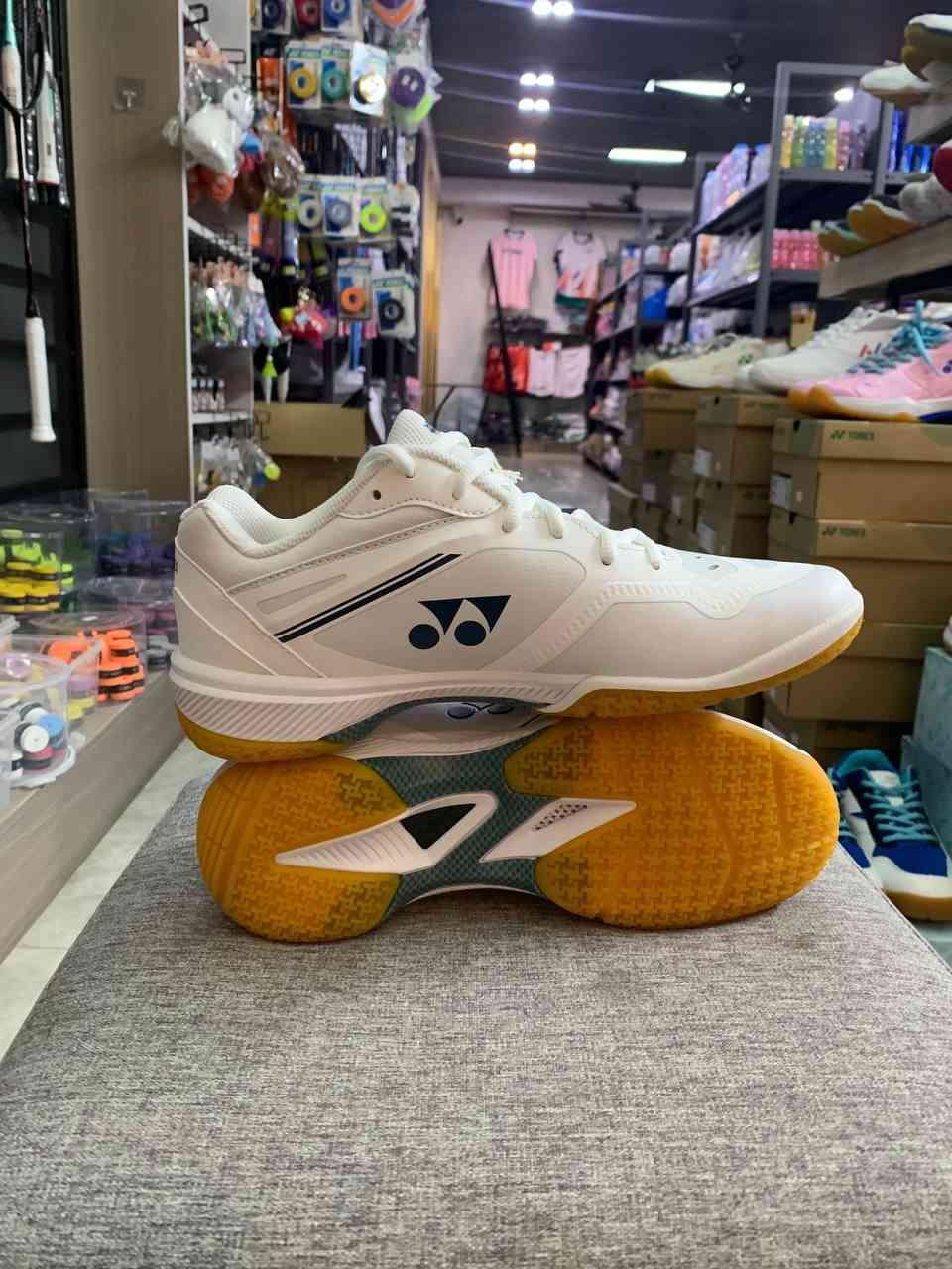 ស្បែកជើង Yonex