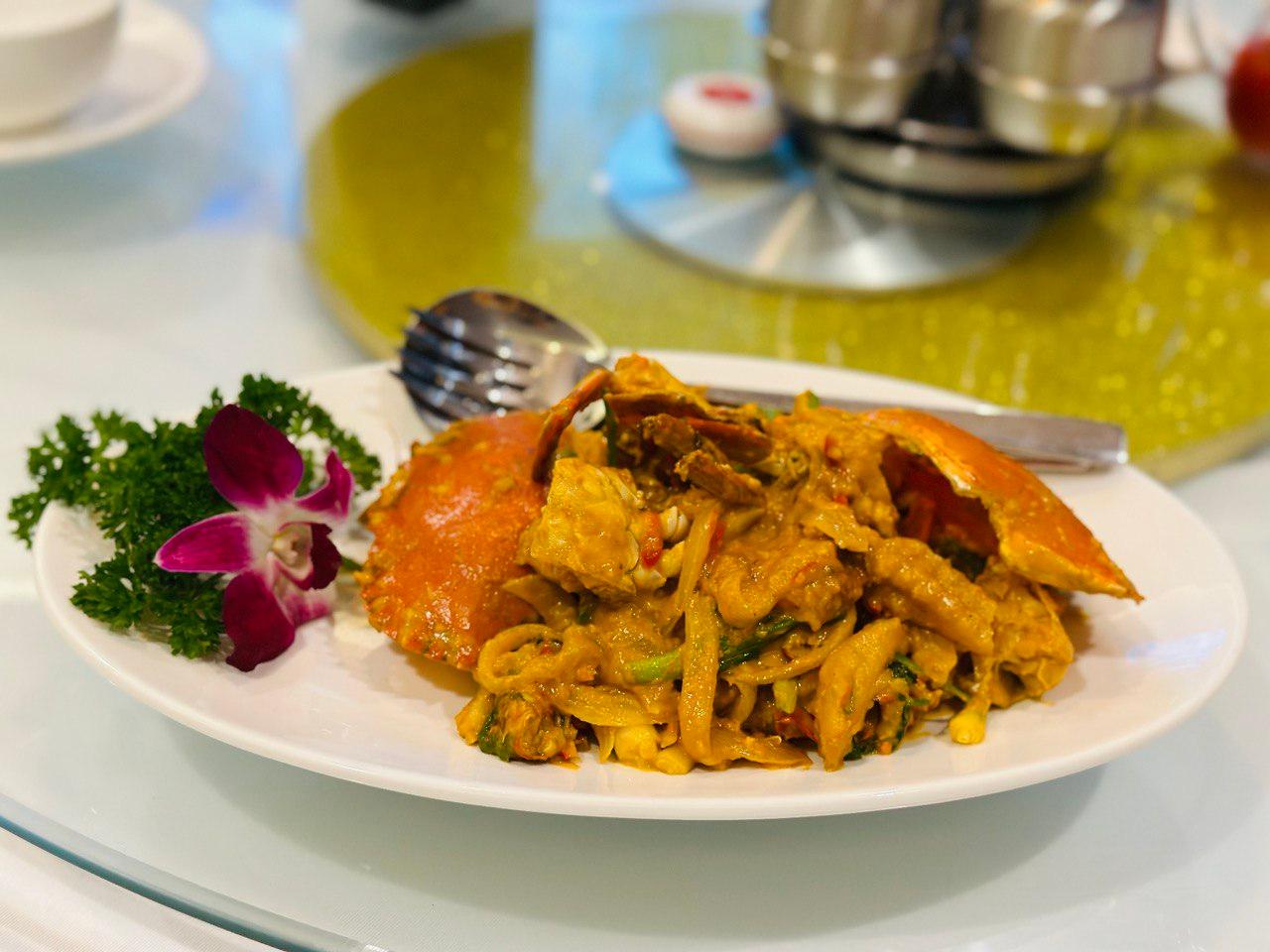 ក្តាមថ្មឆាការី Fried Mud crab with curry