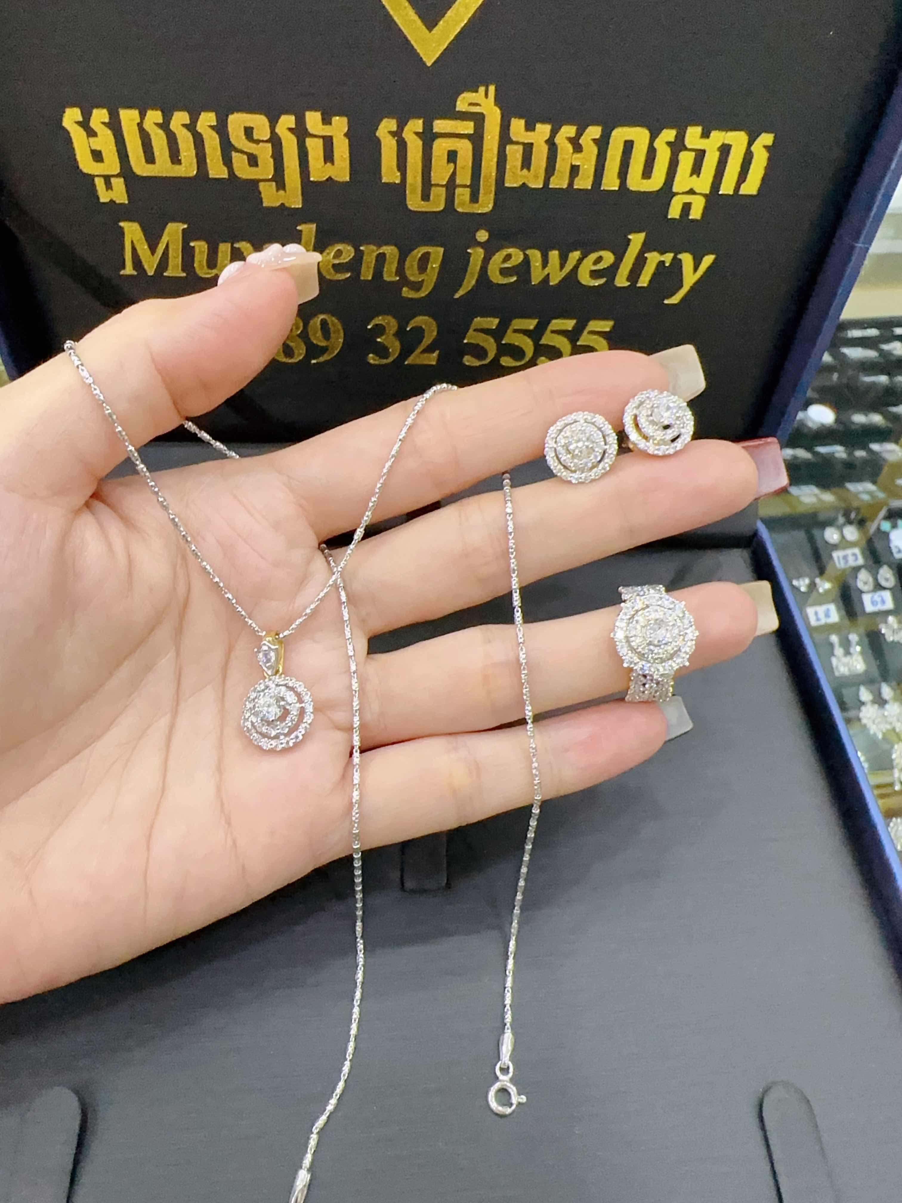 ឈុត