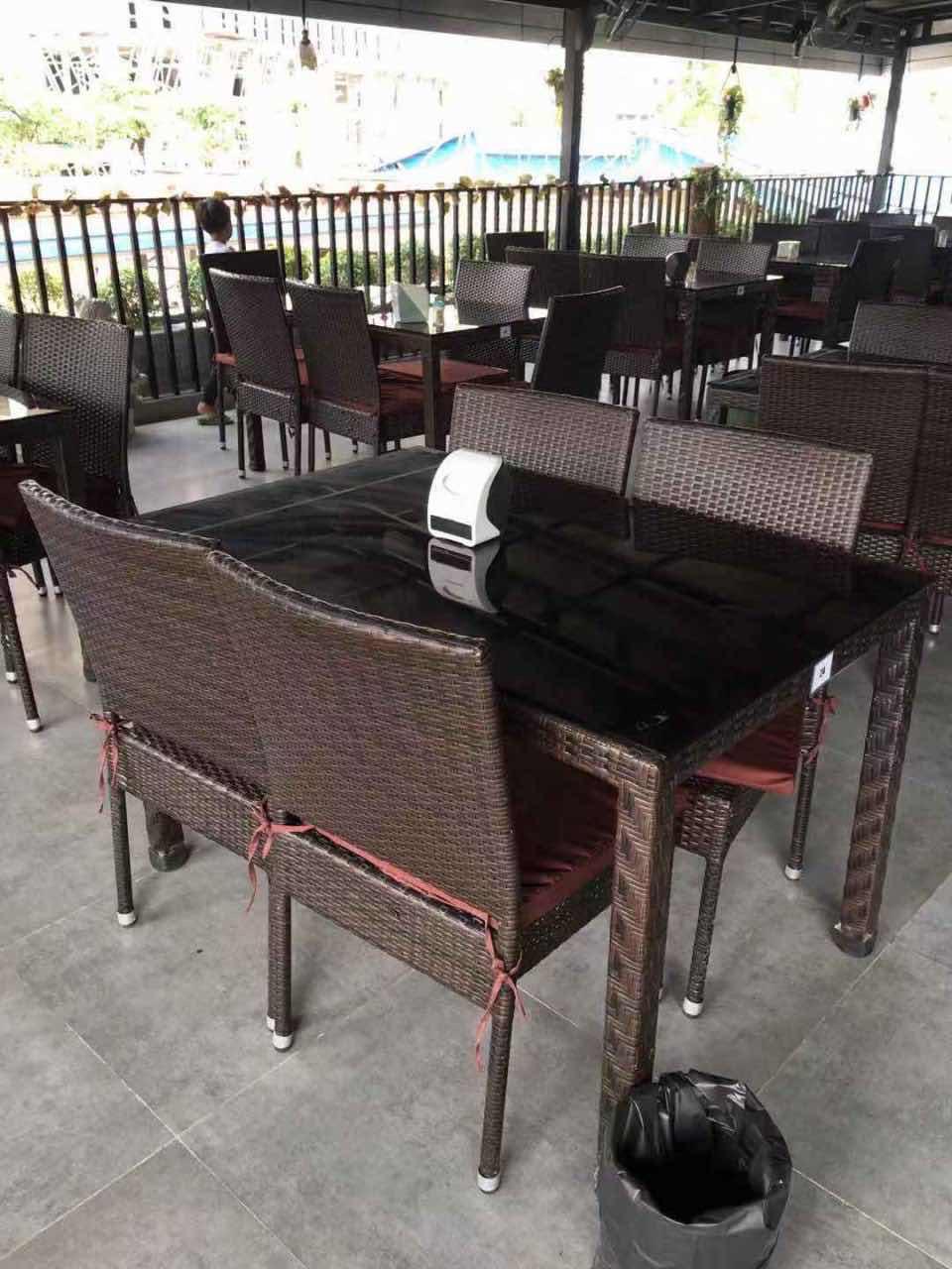តុឈុតជ័រចាក់