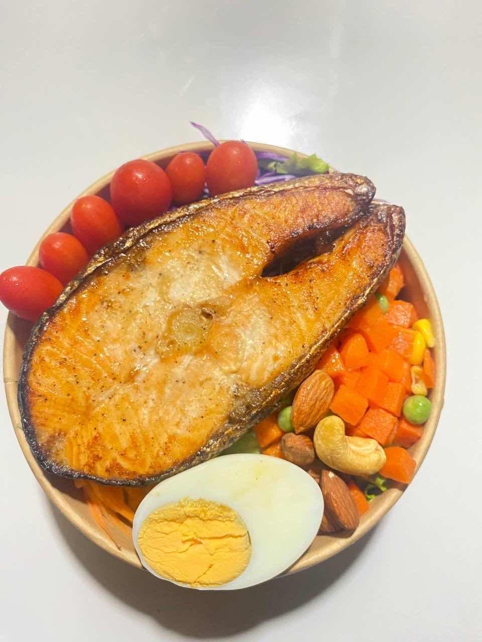 សាឡាដត្រីសាម៉ុន/Salad Salmon Fish