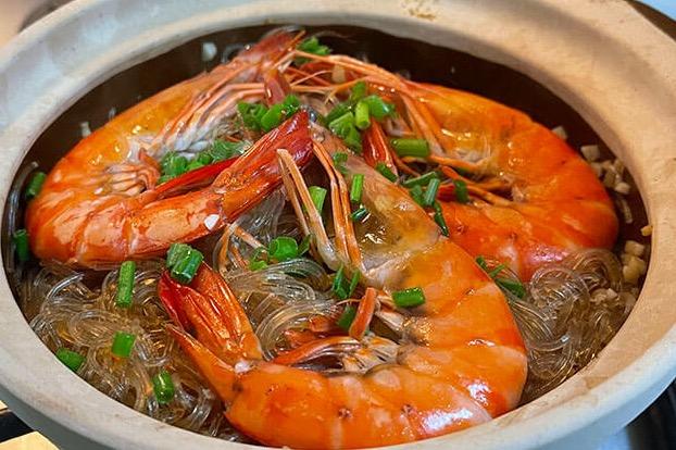 បង្គាចំហុយមីសួរ (Steamed Prawn with Vermicelli)
