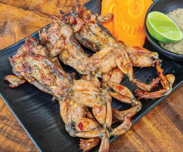 កង្កែបអាំង