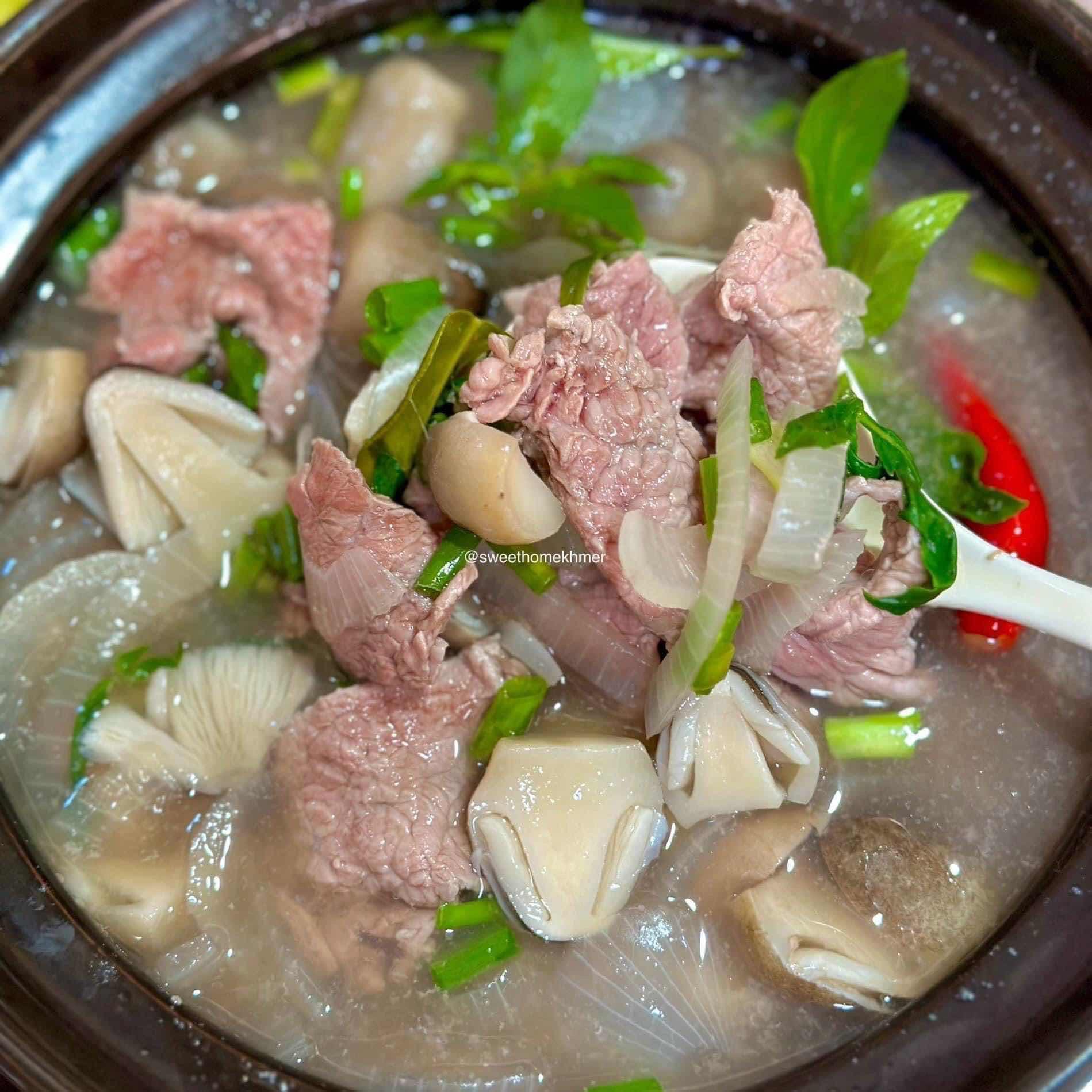 ស្ងោរជ្រក់សាច់គោ