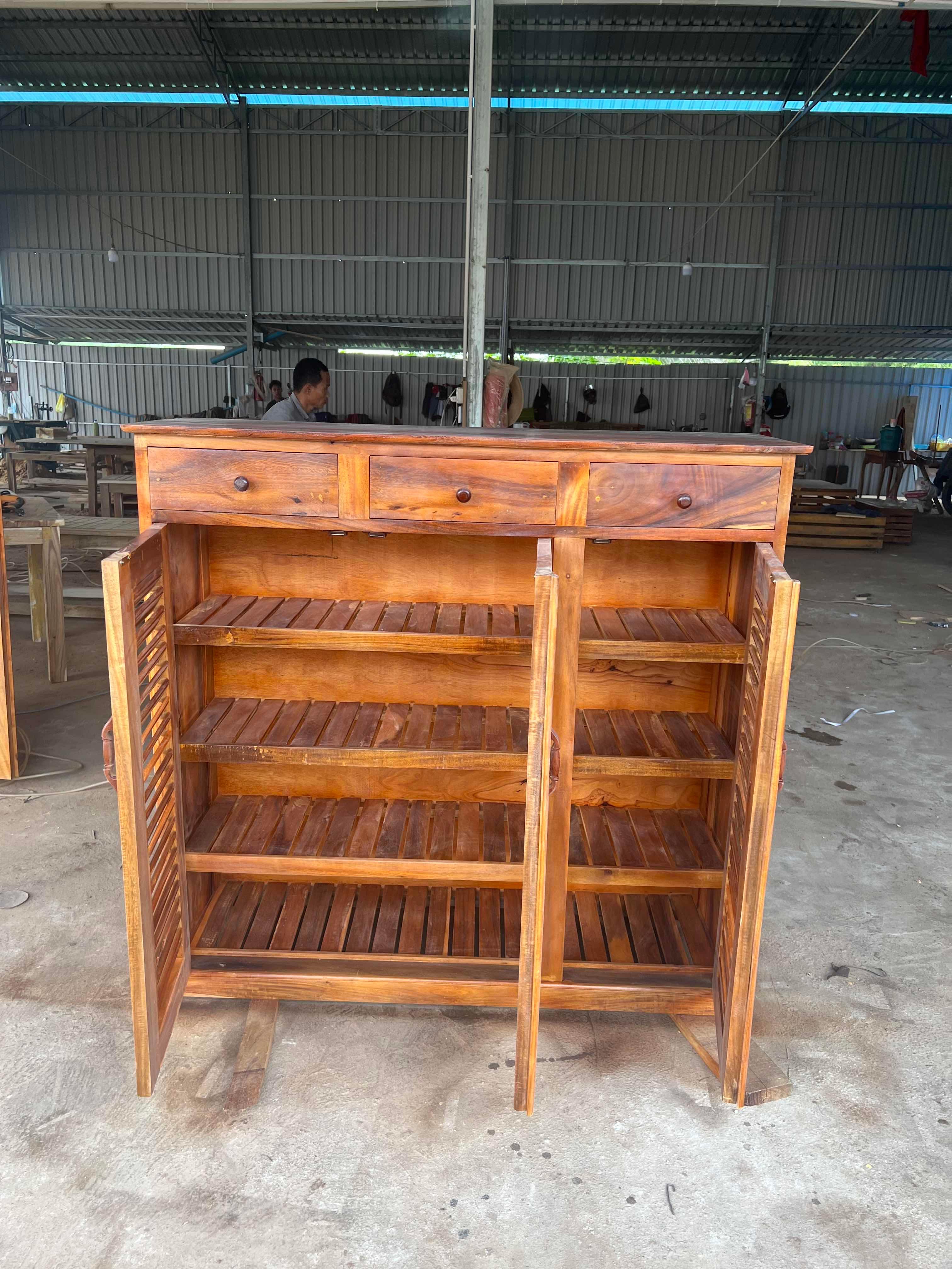 ទូស្បែកជើងខ្មែរ