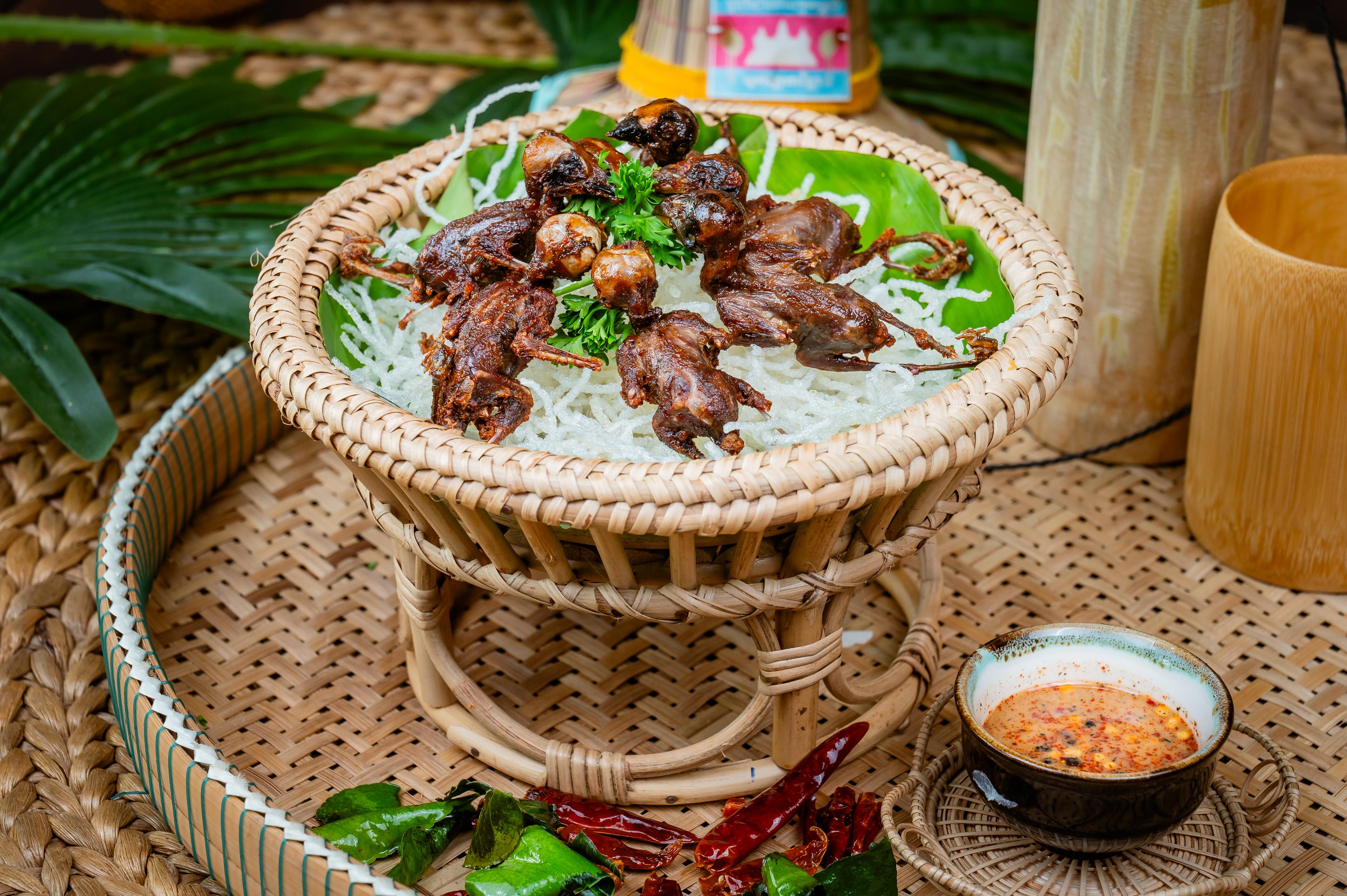 ចាបបំពង Deep fried sparrows 炸麻雀