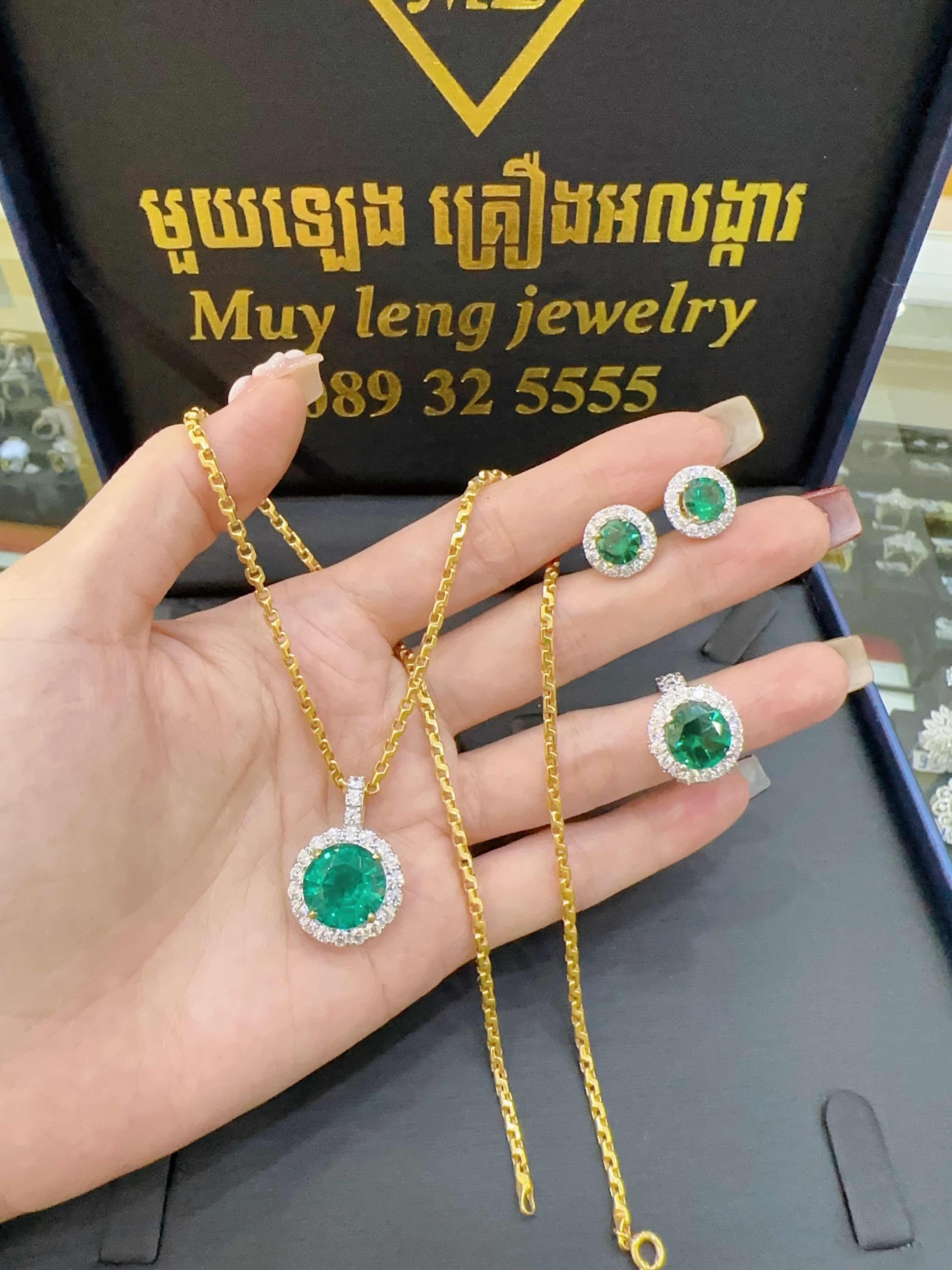 ឈុត