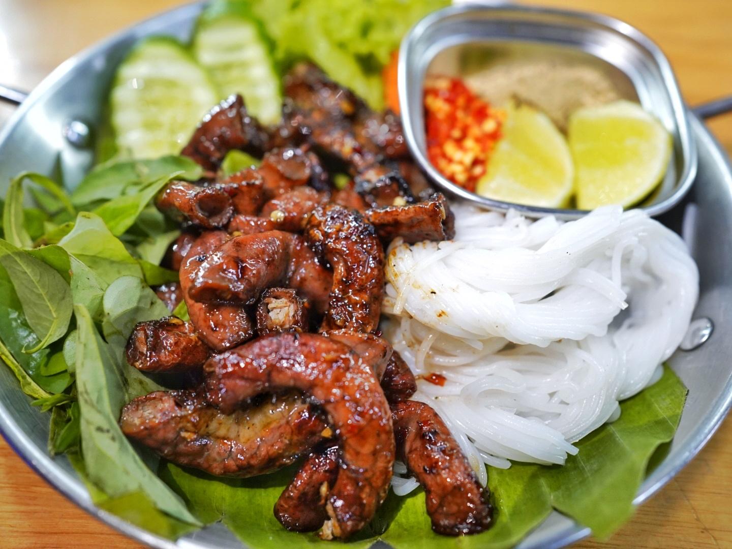 ហ៊ុនជ្រូកអាំង