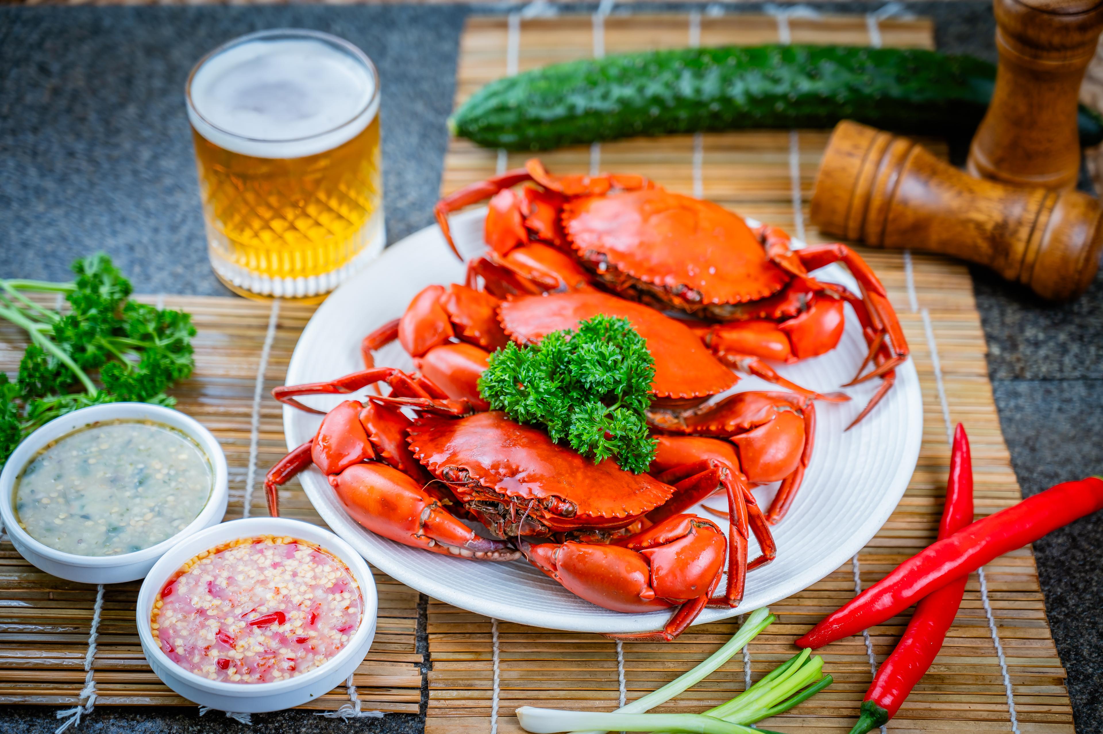 ក្តាមថ្មចំហុយស្រាបៀរ Steamed mud crab with beer 啤酒蒸蟹